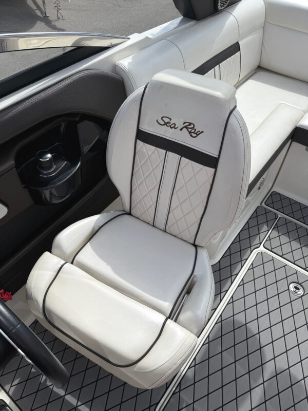 2017 23' Sea Ray "SLX-W 230" Surf - Image 31