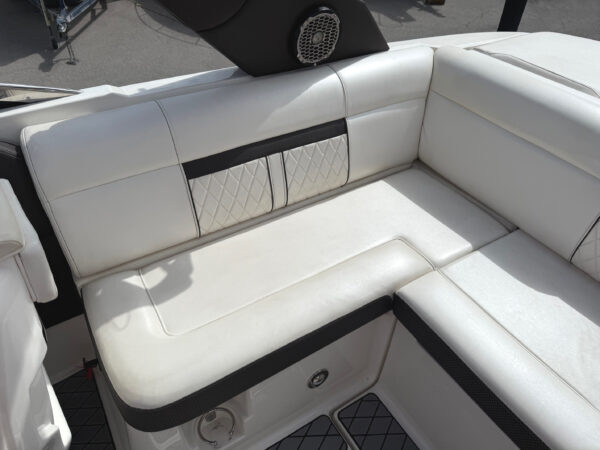 2017 23' Sea Ray "SLX-W 230" Surf - Image 32