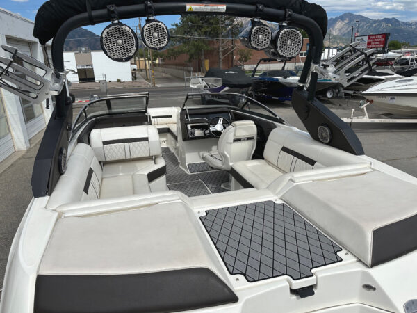 2017 23' Sea Ray "SLX-W 230" Surf - Image 35