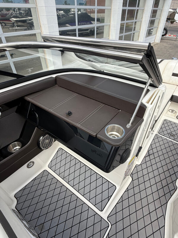 2017 23' Sea Ray "SLX-W 230" Surf - Image 18