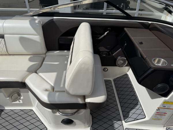2017 23' Sea Ray "SLX-W 230" Surf - Image 19
