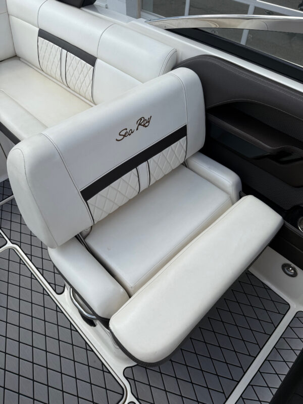 2017 23' Sea Ray "SLX-W 230" Surf - Image 21