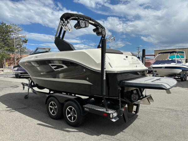2017 23' Sea Ray "SLX-W 230" Surf - Image 6