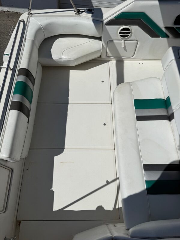 1990 27' Sea Ray "270 Sundancer" - Image 15
