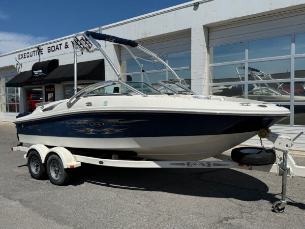 2008 19' Sea Ray "195 Sport" Bowrider - Image 2