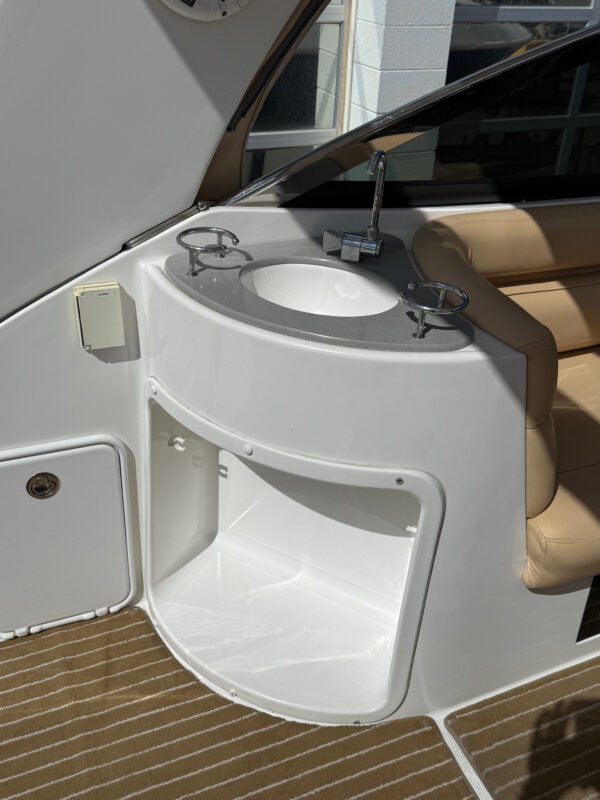 2009 26' Doral "Venezia" Cruiser - Image 12