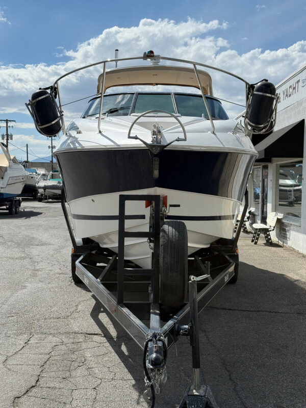 2009 26' Doral "Venezia" Cruiser - Image 8