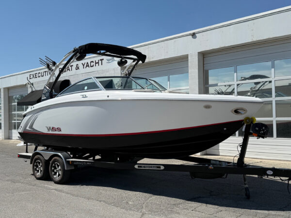 2017 24' Cobalt "R3WSS" SURF - Image 2