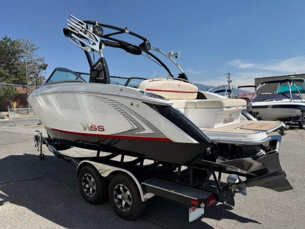 2017 24' Cobalt "R3WSS" SURF - Image 5