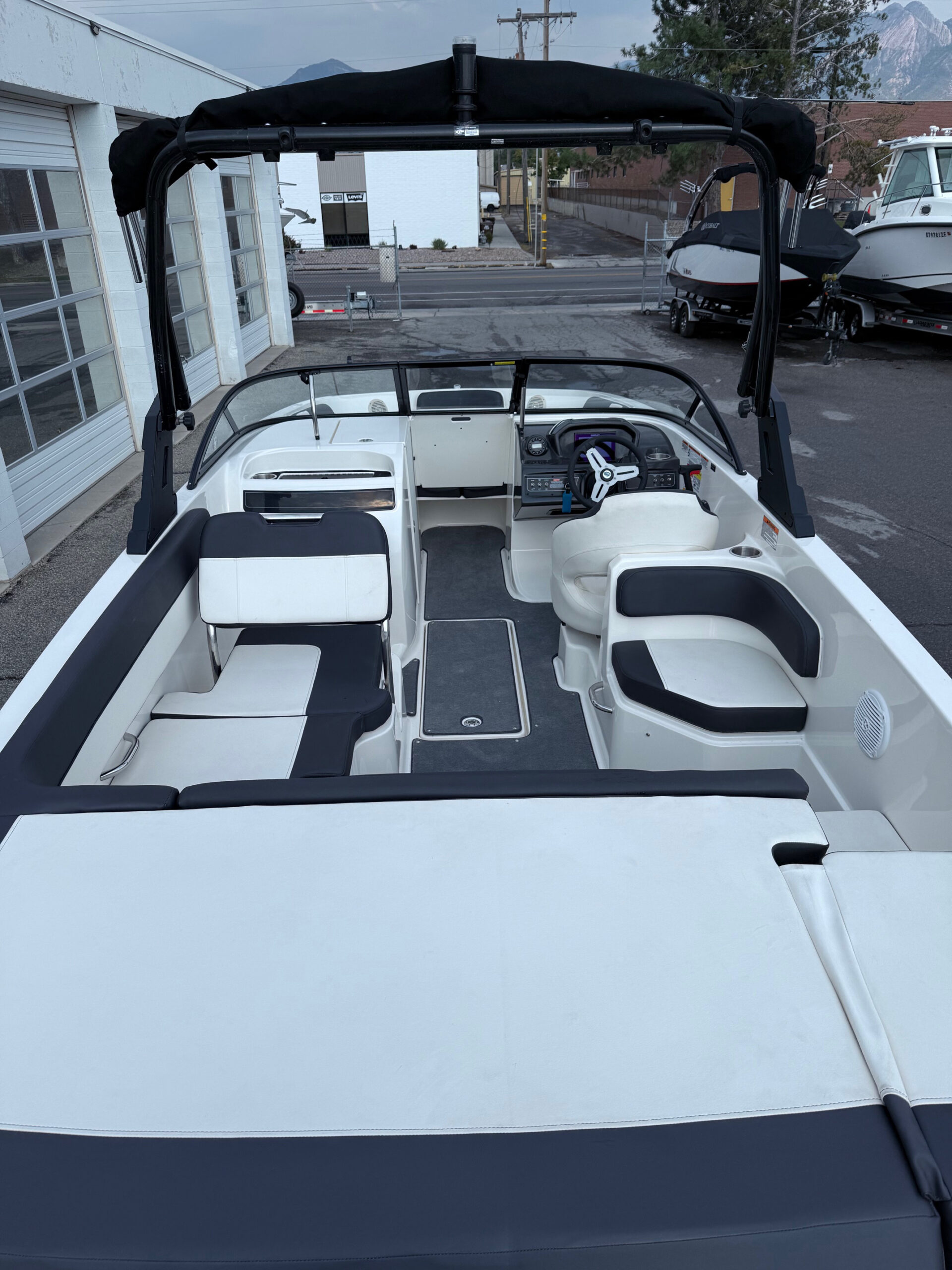 2021 22' Bayliner "VR6 Bowrider" - Image 13