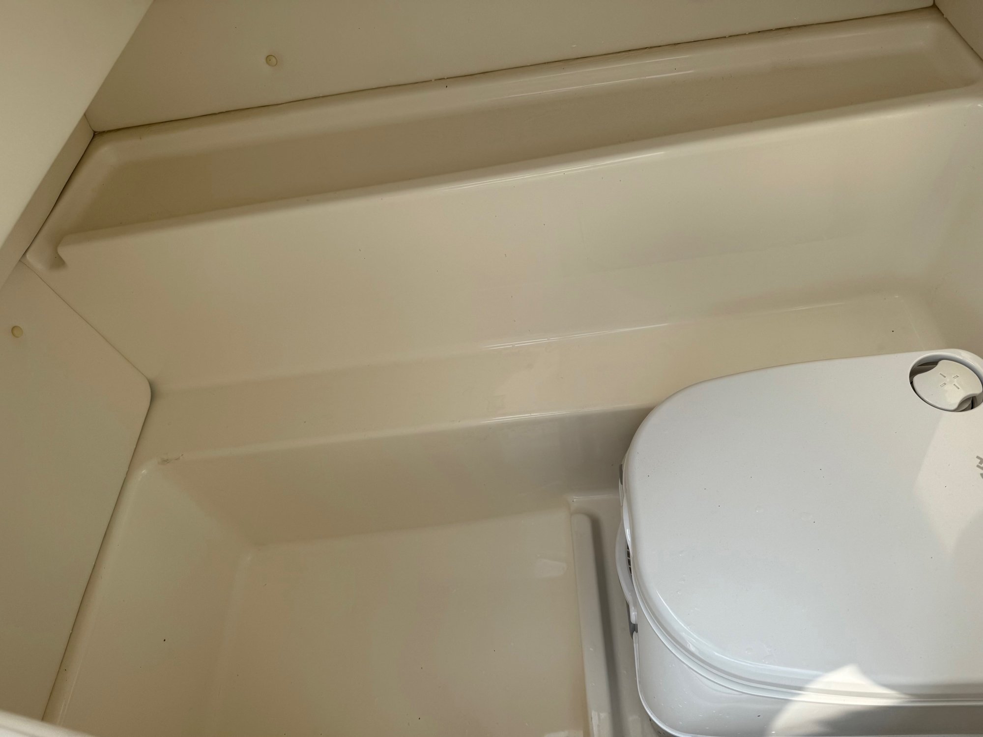 2021 22' Bayliner "VR6 Bowrider" - Image 17