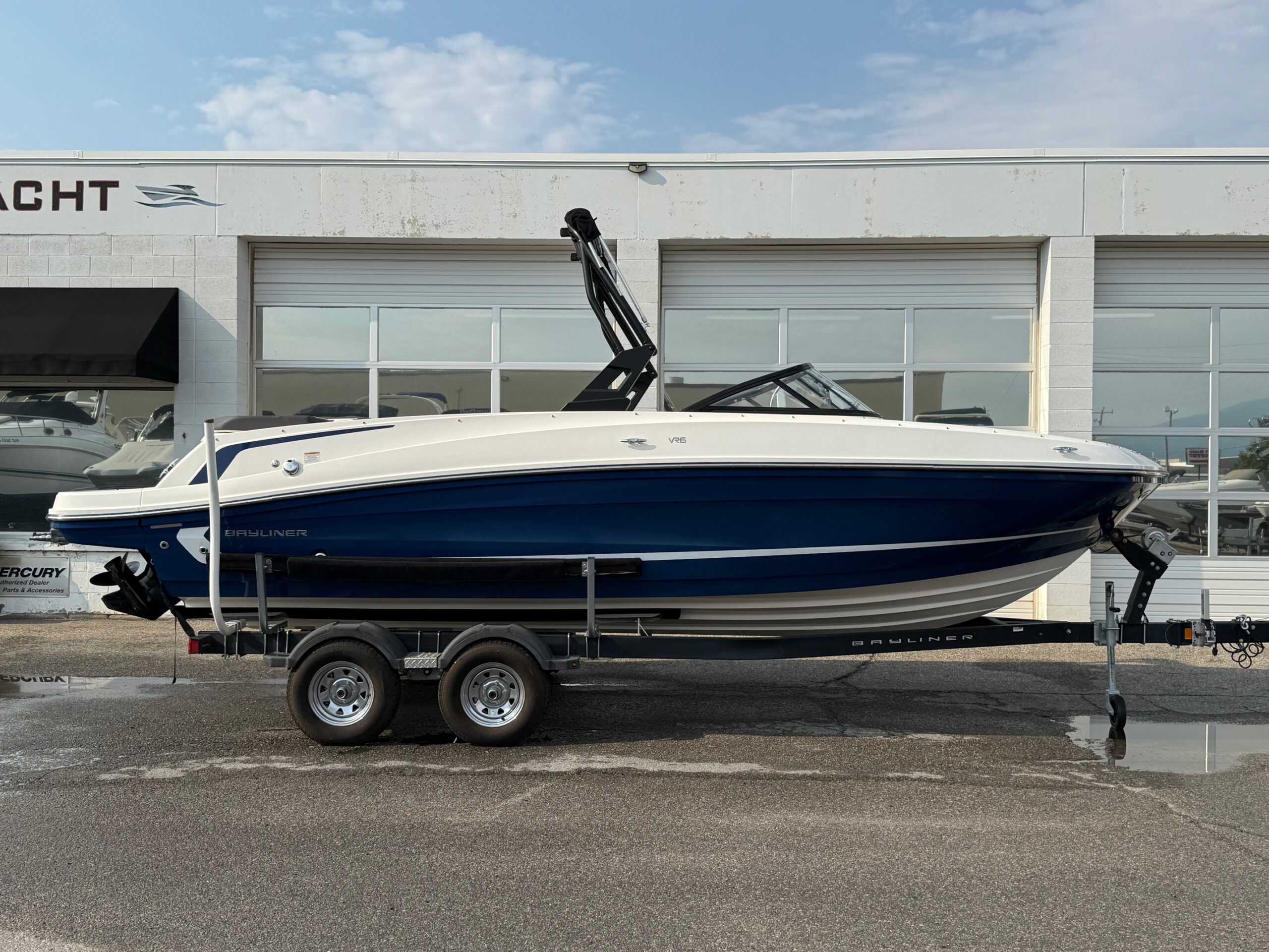 2021 22' Bayliner "VR6 Bowrider"