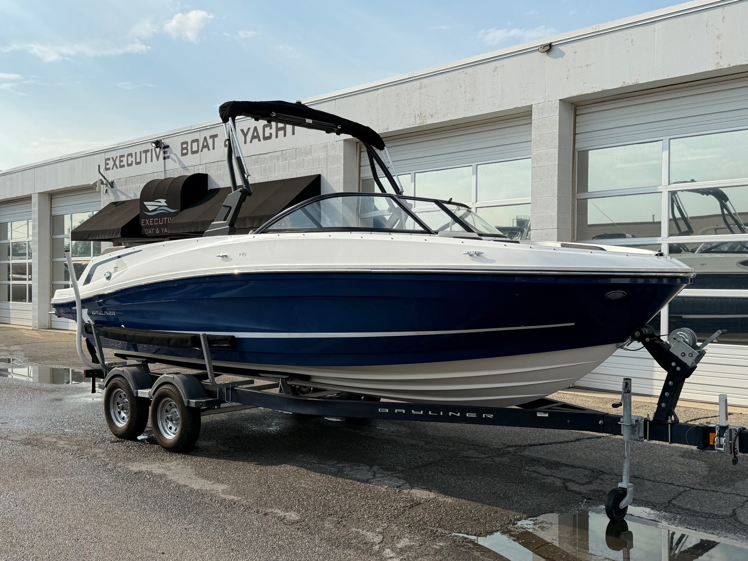 2021 22' Bayliner "VR6 Bowrider" - Image 2