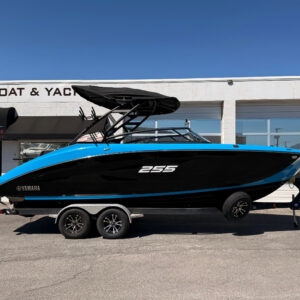 2023 25' Yamaha Wake Series "255 XD"