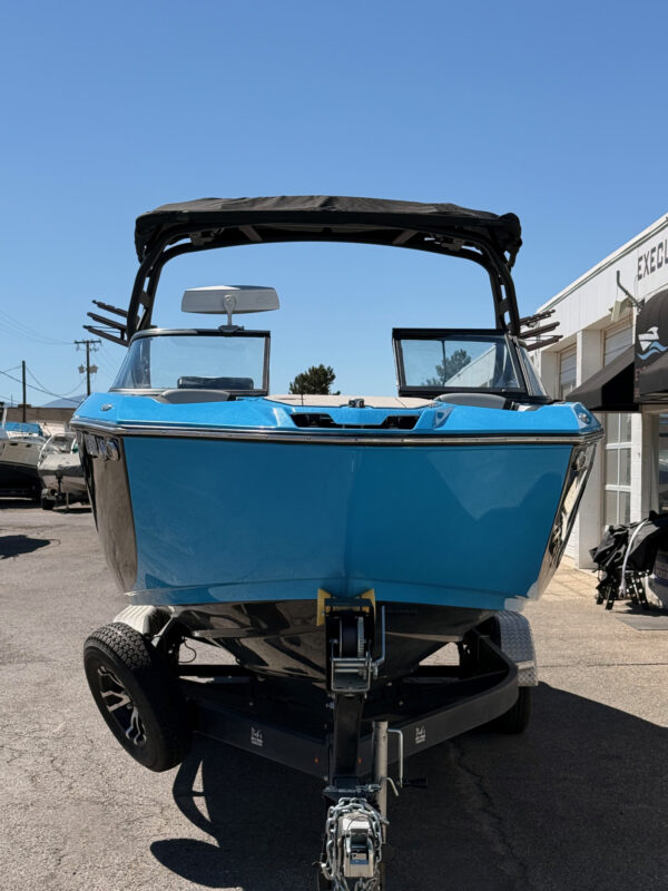 2023 25' Yamaha Wake Series "255 XD" - Image 8