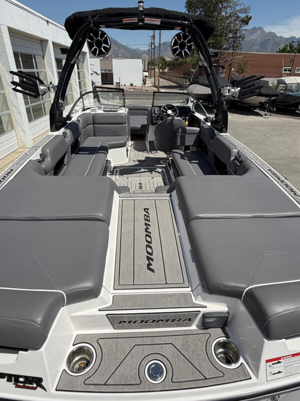 2023 25' Moomba "MAKAI" Bowrider - Image 11