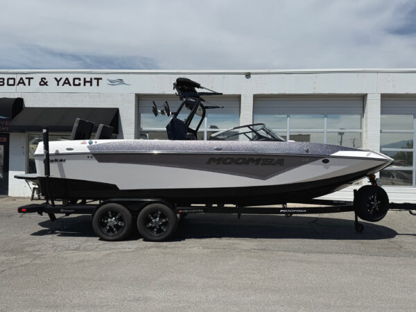 2023 25' Moomba "MAKAI" Bowrider