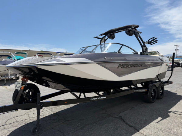 2023 25' Moomba "MAKAI" Bowrider - Image 4