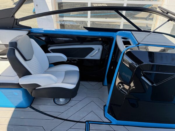 2023 25' Yamaha Wake Series "255 XD" - Image 30