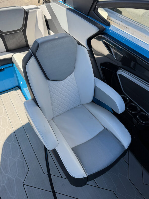 2023 25' Yamaha Wake Series "255 XD" - Image 31