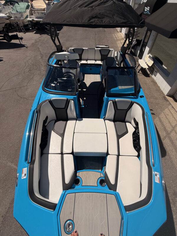 2023 25' Yamaha Wake Series "255 XD" - Image 12