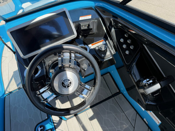 2023 25' Yamaha Wake Series "255 XD" - Image 13