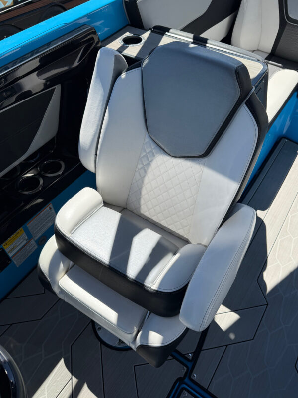 2023 25' Yamaha Wake Series "255 XD" - Image 14