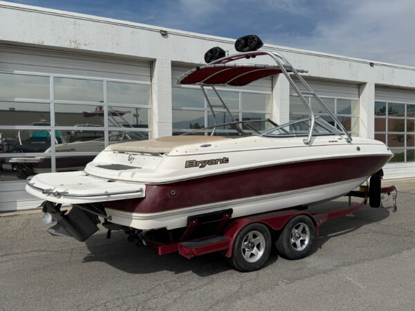 2003 23' Bryant "232 Bowrider" - Image 3