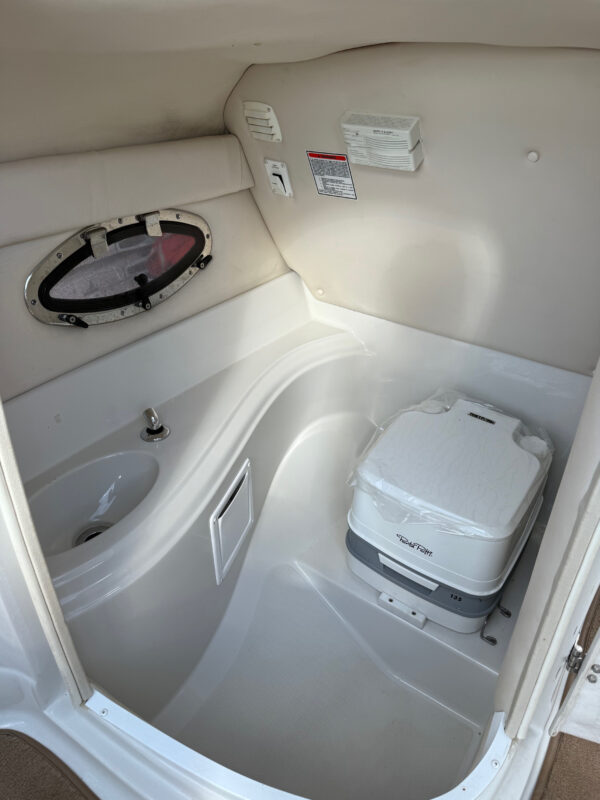2004 24' Crownline "240 EX" Deck Boat - Image 14