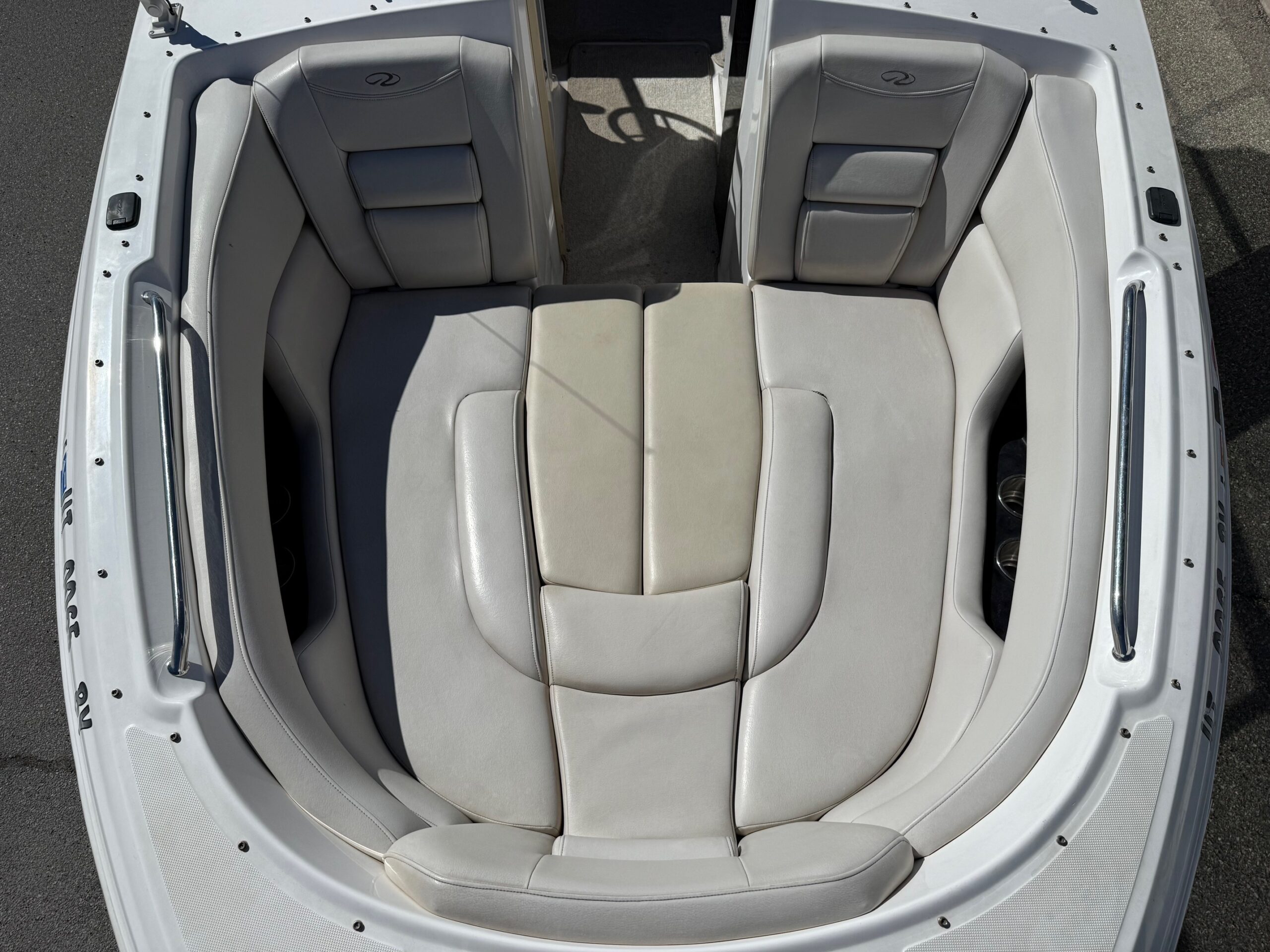 2008 27' Regal "2700 Bowrider" - Image 2