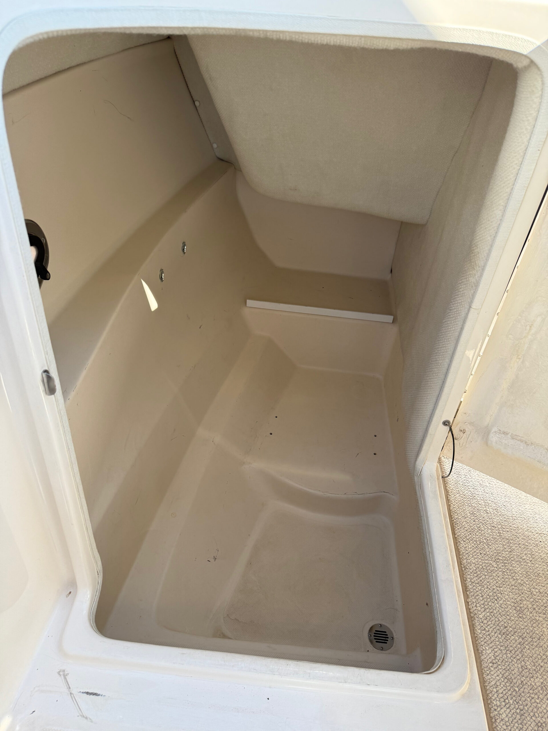 2008 27' Regal "2700 Bowrider" - Image 10