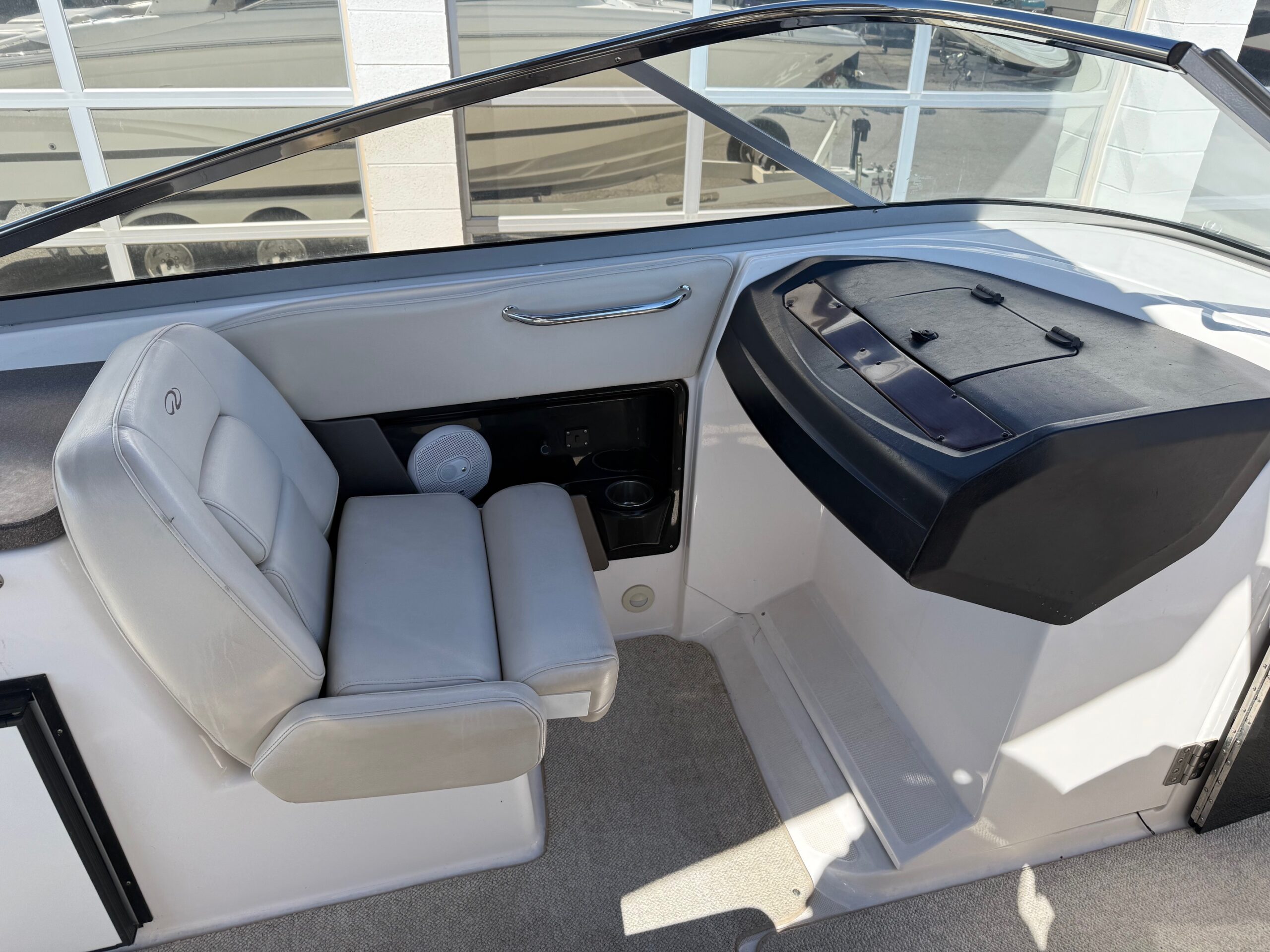 2008 27' Regal "2700 Bowrider" - Image 12