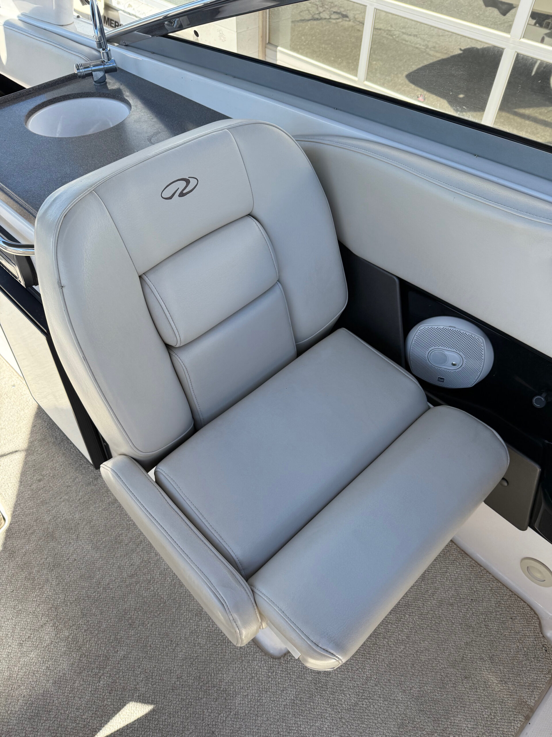 2008 27' Regal "2700 Bowrider" - Image 13