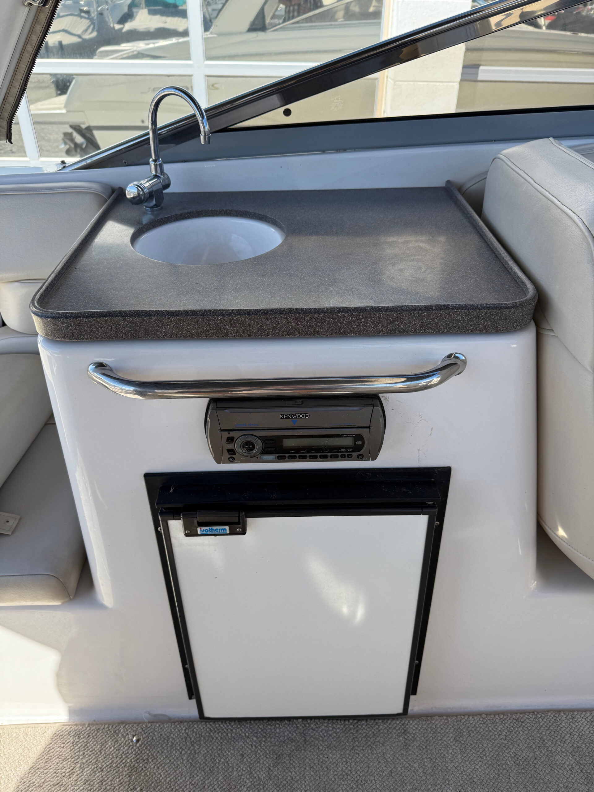 2008 27' Regal "2700 Bowrider" - Image 14