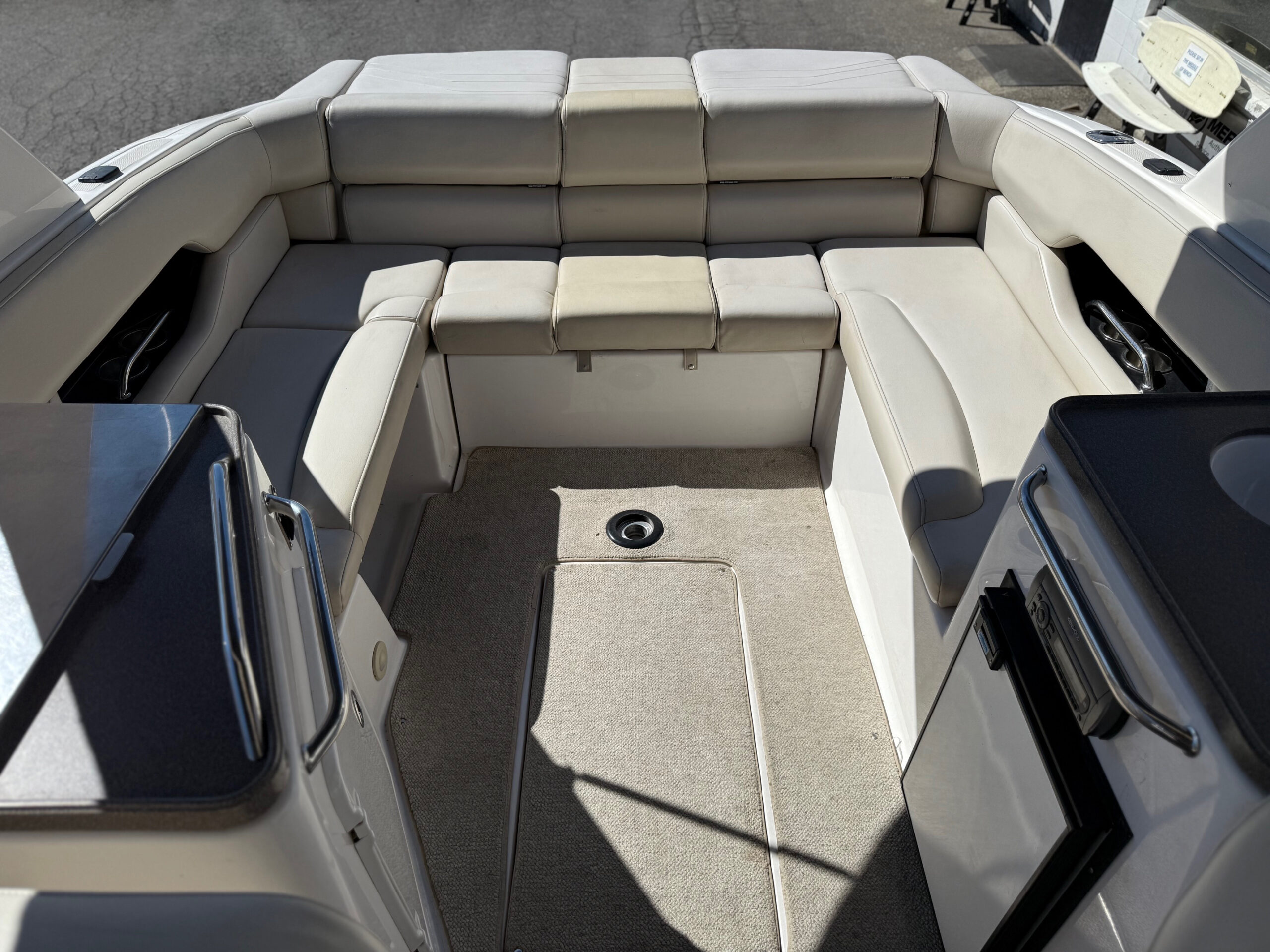 2008 27' Regal "2700 Bowrider" - Image 16