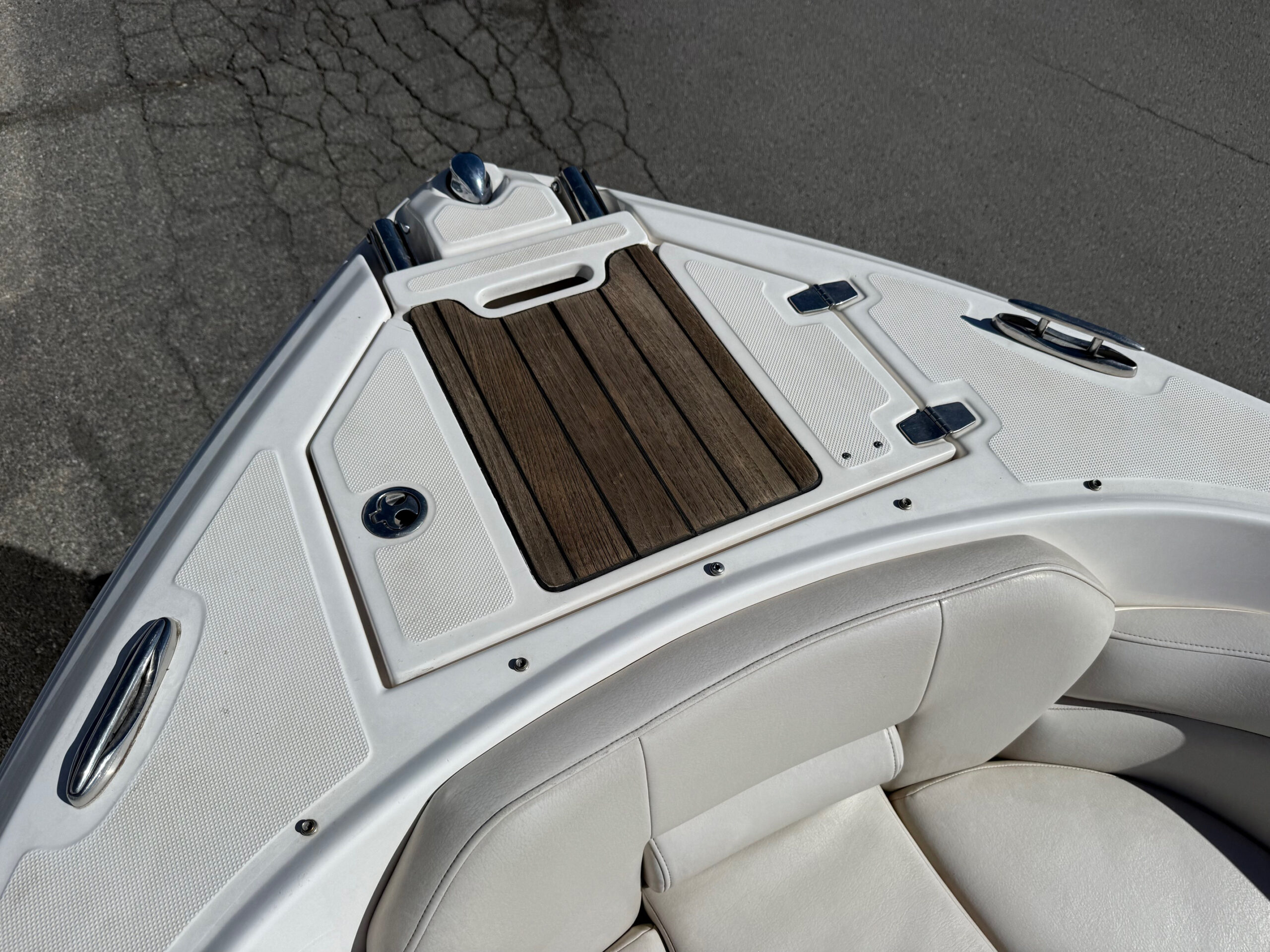 2008 27' Regal "2700 Bowrider" - Image 6