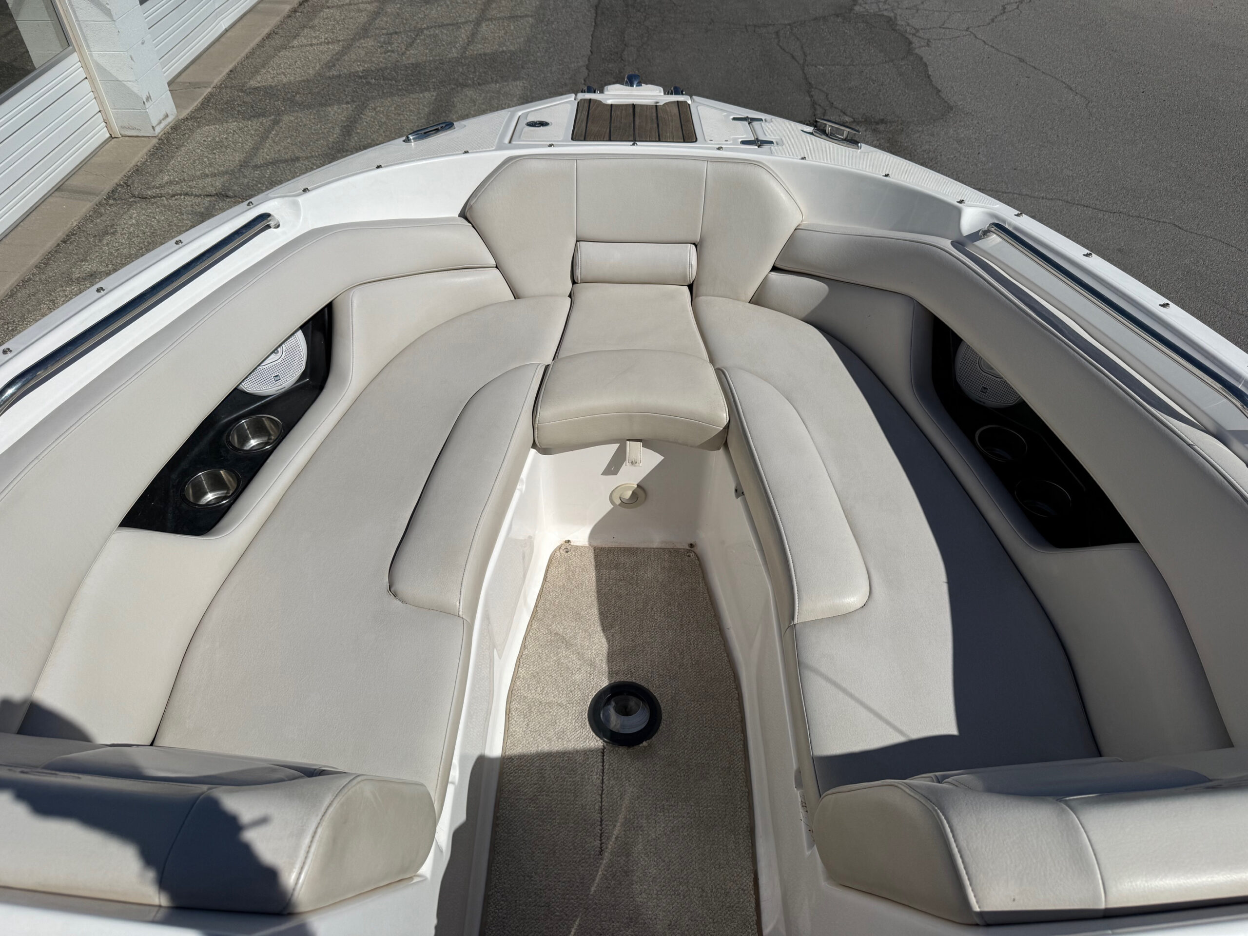 2008 27' Regal "2700 Bowrider" - Image 7