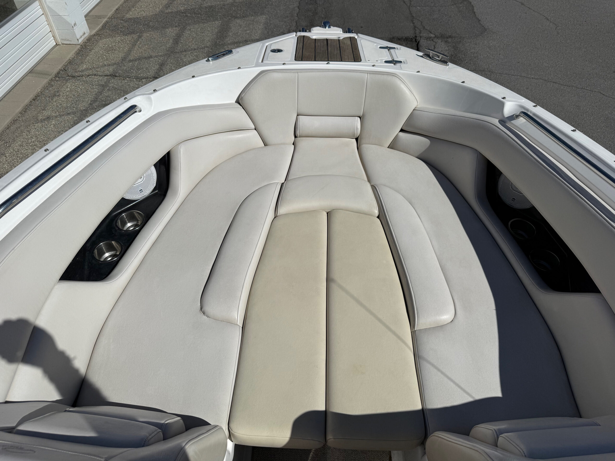 2008 27' Regal "2700 Bowrider" - Image 8