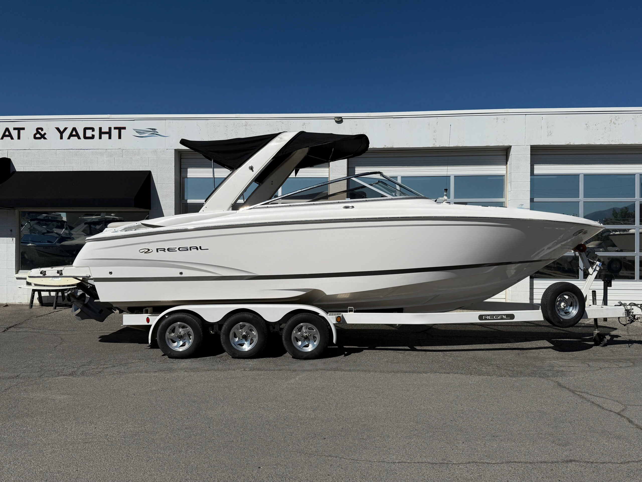 2008 27' Regal "2700 Bowrider"