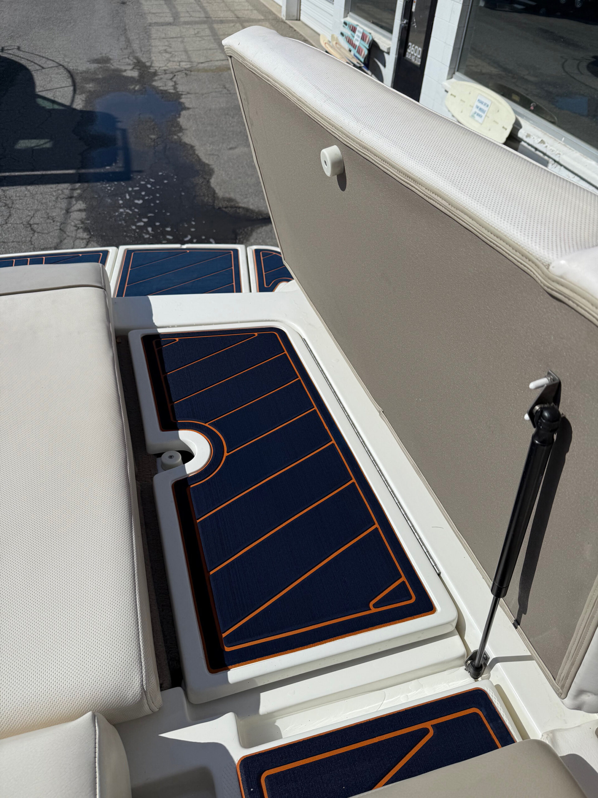 2011 21' Sea Ray "210 SLX Fission" Bowrider - Image 23