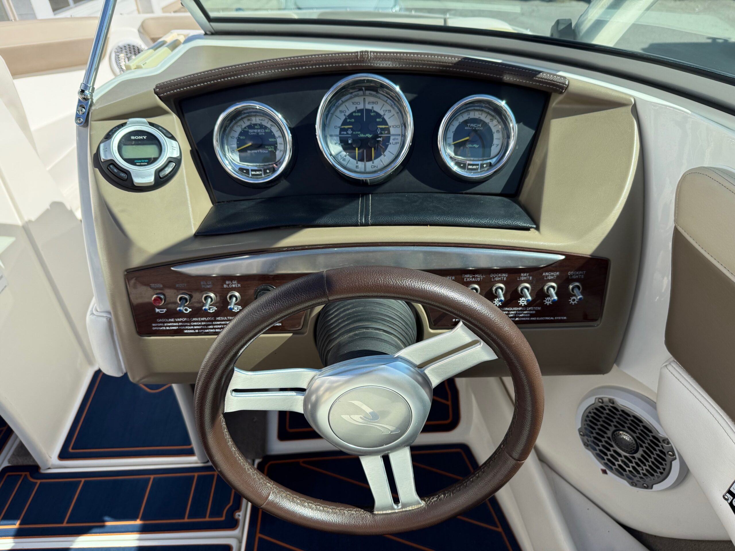 2011 21' Sea Ray "210 SLX Fission" Bowrider - Image 27