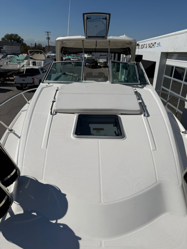 2016 33' Chaparral "Signature 330" Cruiser - Image 10