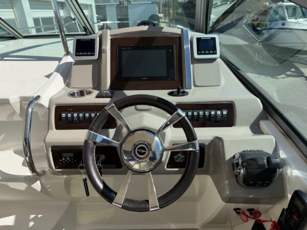 2016 33' Chaparral "Signature 330" Cruiser - Image 21