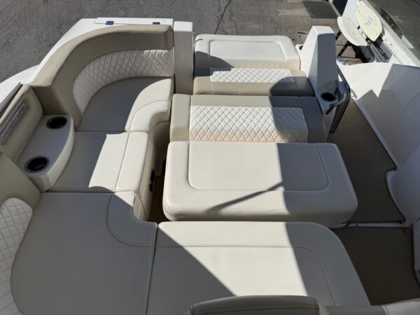 2016 33' Chaparral "Signature 330" Cruiser - Image 29