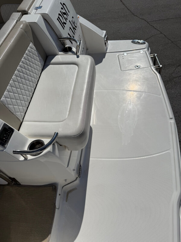 2016 33' Chaparral "Signature 330" Cruiser - Image 33