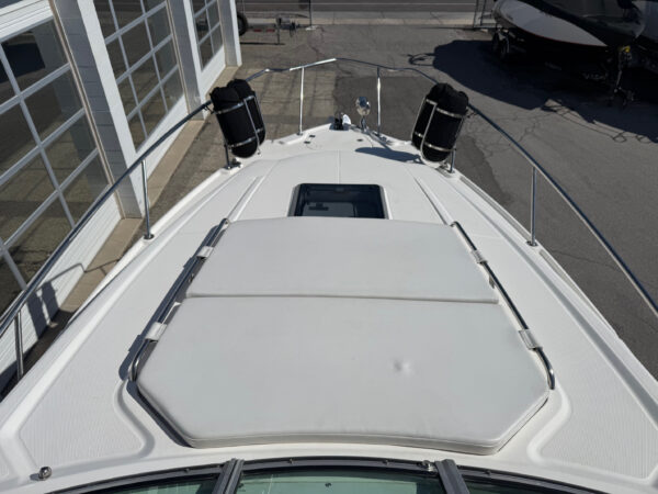 2016 33' Chaparral "Signature 330" Cruiser - Image 15