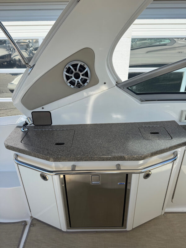 2016 33' Chaparral "Signature 330" Cruiser - Image 17