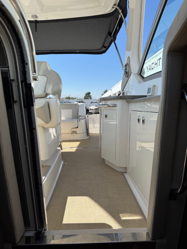 2016 33' Chaparral "Signature 330" Cruiser - Image 52