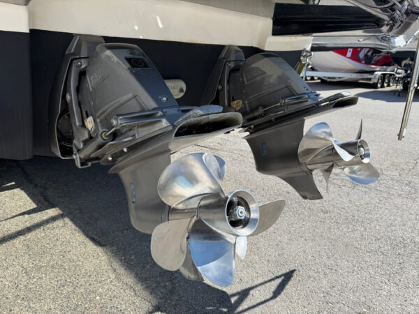2016 33' Chaparral "Signature 330" Cruiser - Image 6