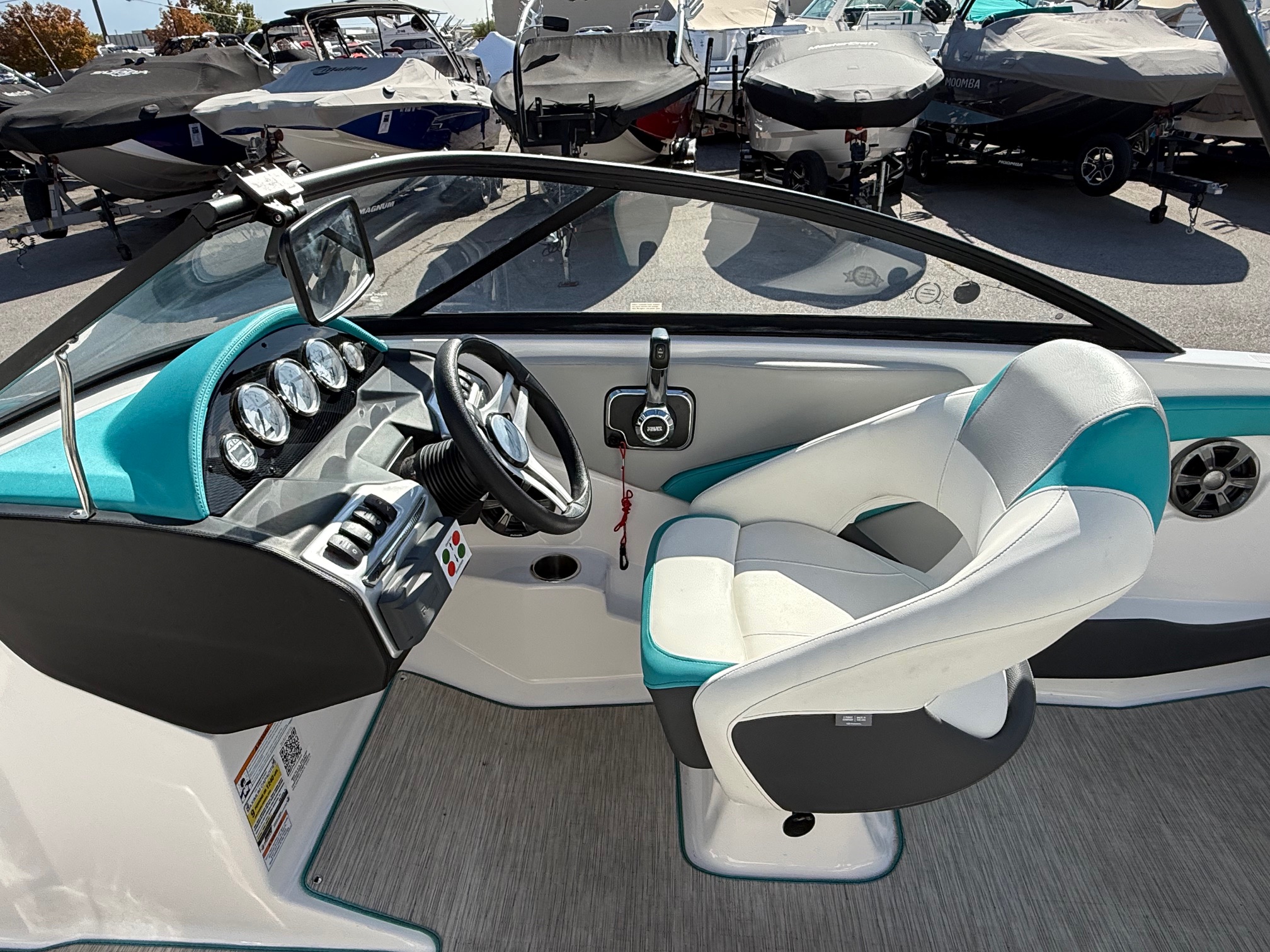 2019 19 Regal "ESX" Bowrider - Image 24